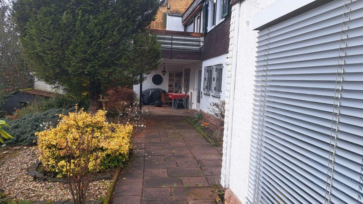 Terrasse hinter dem Haus